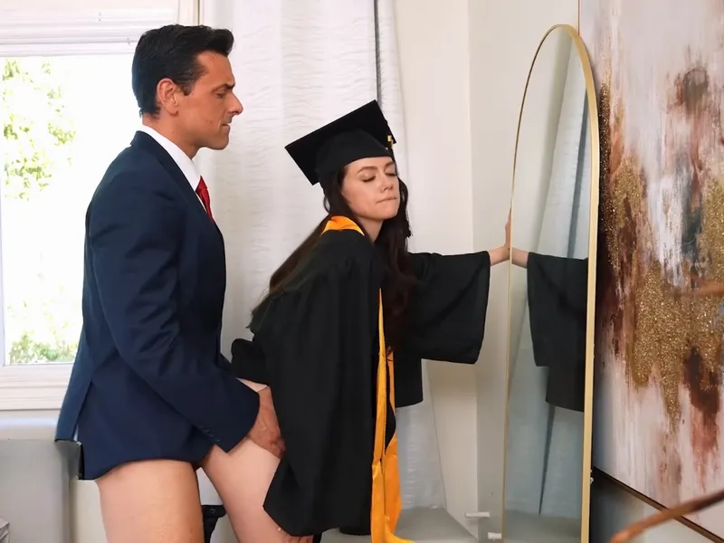 Cha dượng doggy bé gái sữa đặc rớt đầy sàn